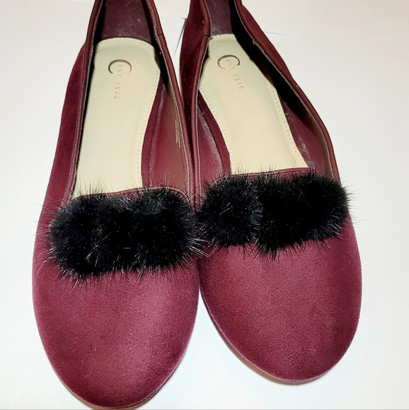 NWT Burgandy "Velvet like" Dress Shoes w/ Black Fuzzy Decor on Toe SZ 10 - Picture 1 of 11